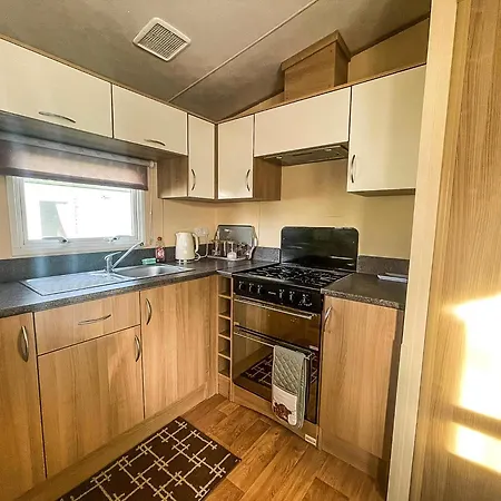 Lovely 6 Berth Caravan With Decking Nearby Scratby Beach Ref 50017B Great Yarmouth Exterior photo