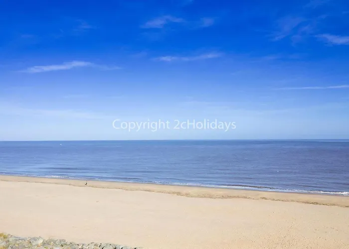 Lovely 6 Berth Caravan With Decking Nearby Scratby Beach Ref 50017B