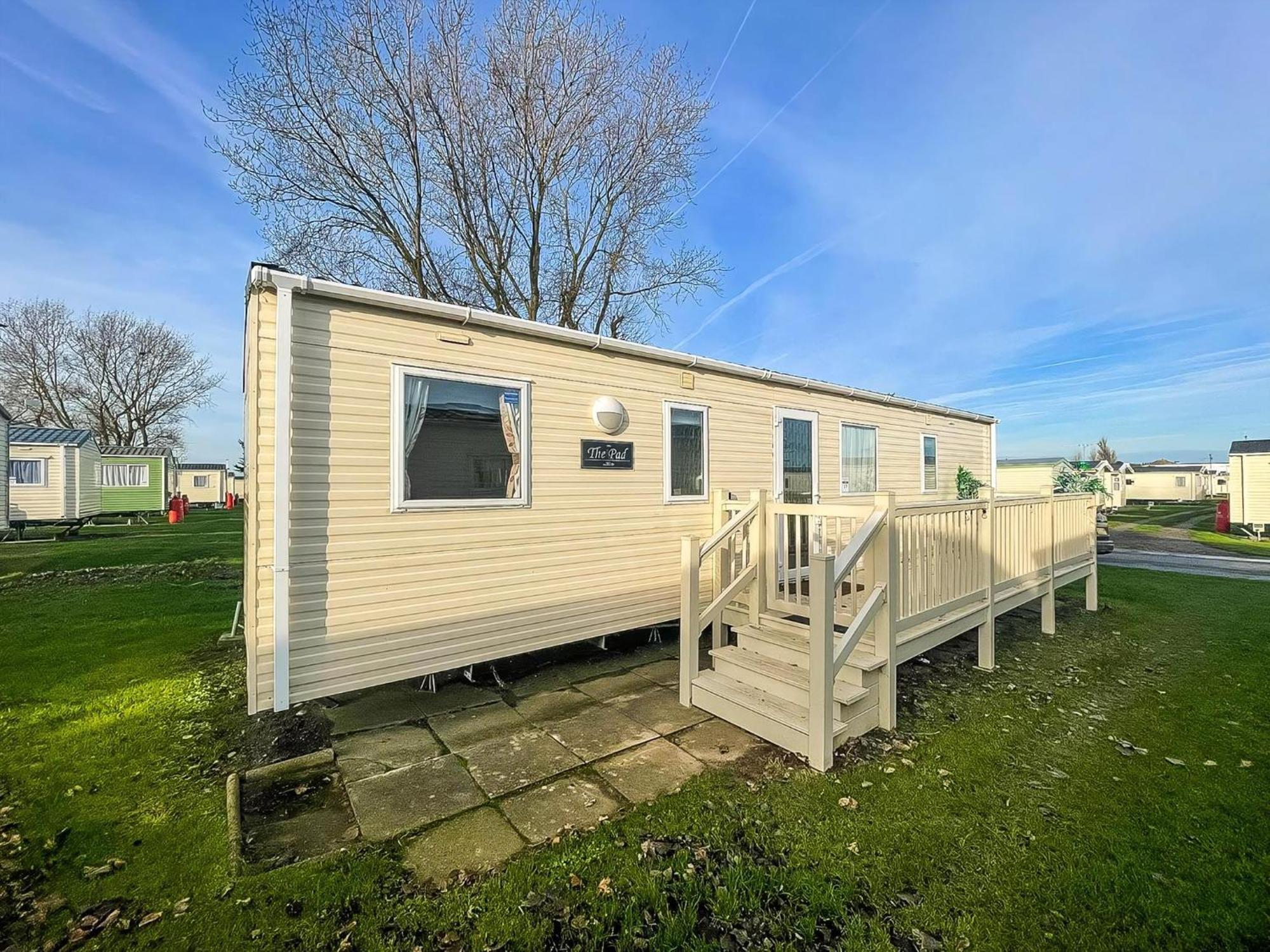 Campsite Lovely 6 Berth Caravan With Decking Nearby Scratby Ref 50017b